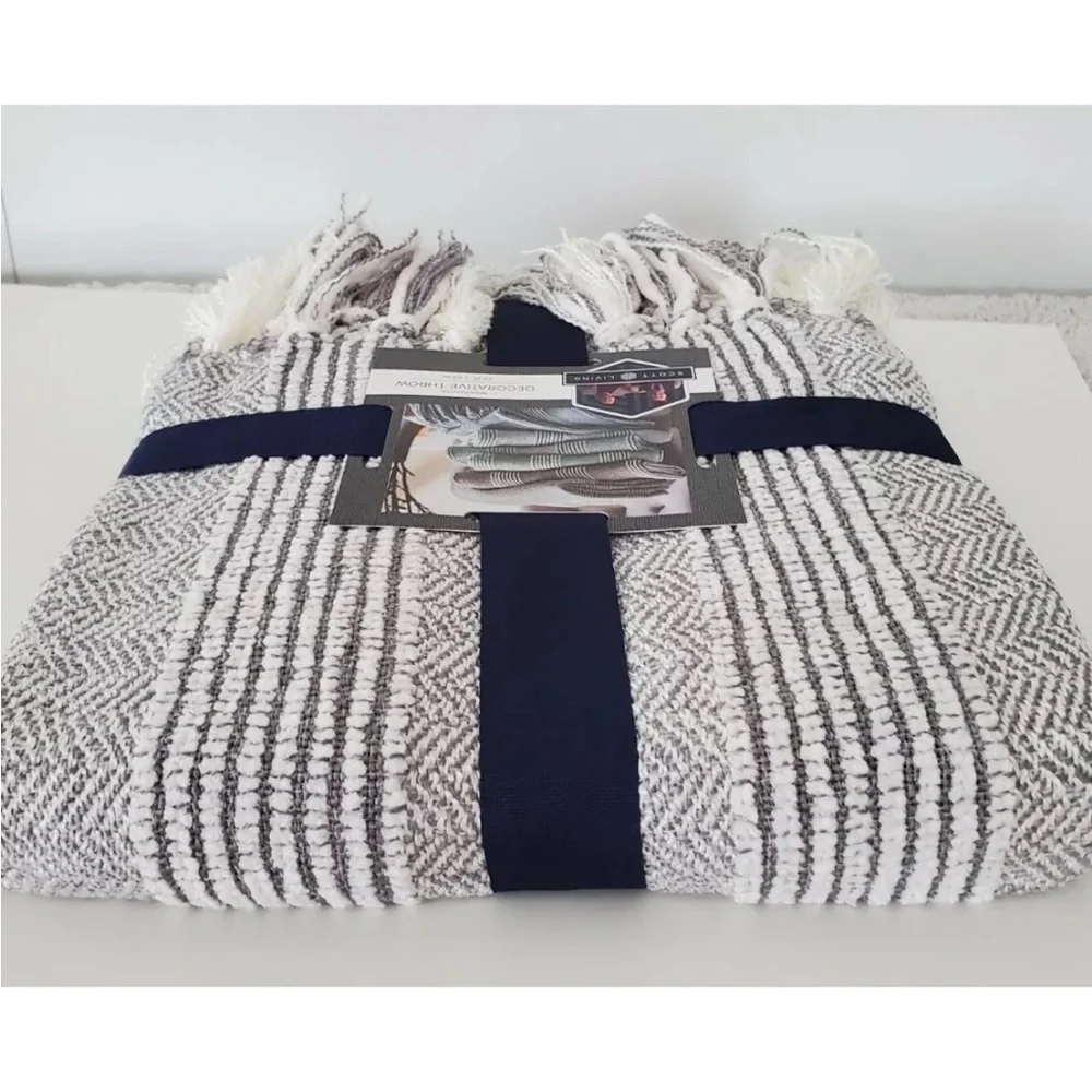 NWT $80 Manzanita Throw Blanket 50